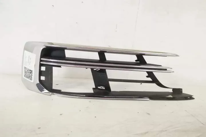 Grila Proiector Laterala Dreapta Originala In Stare Buna Audi  A8  D5