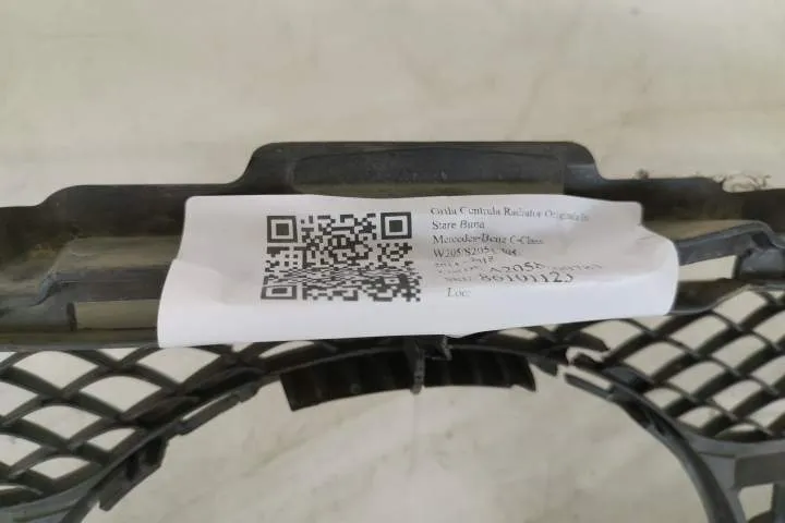 Grila Centrala Radiator Originala In Stare Buna  Mercedes-Benz  C-Clas - Foto 4